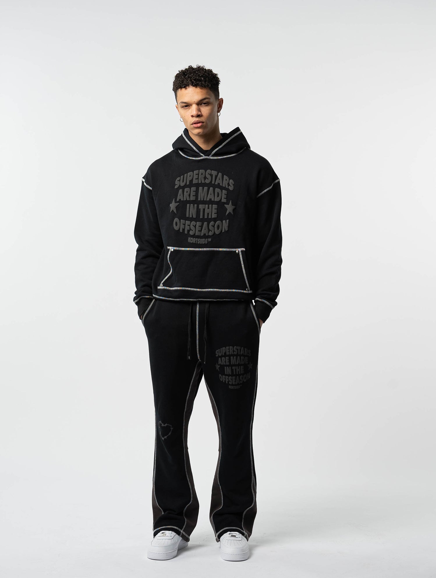Model view of kortsiide Superstar Stitched Flared Triple Black Sweatpants